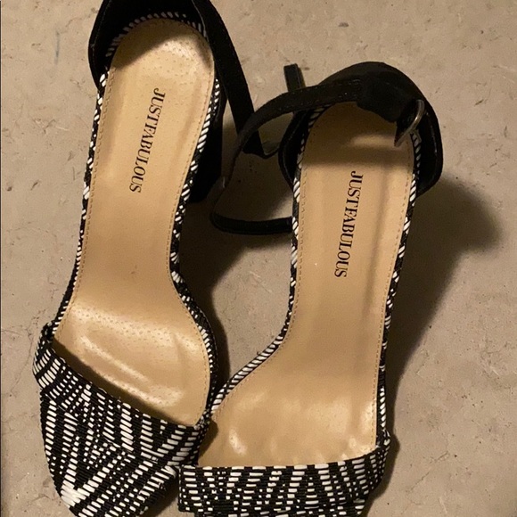 Heeled sandals - Picture 2 of 2